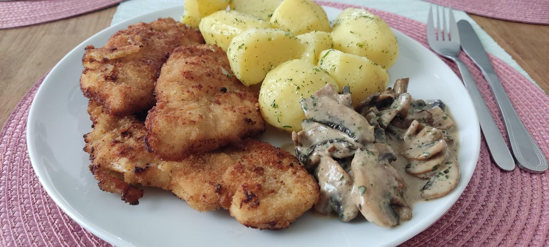 Happy Sunday Foodsters. Schnitzel time! #foodstr