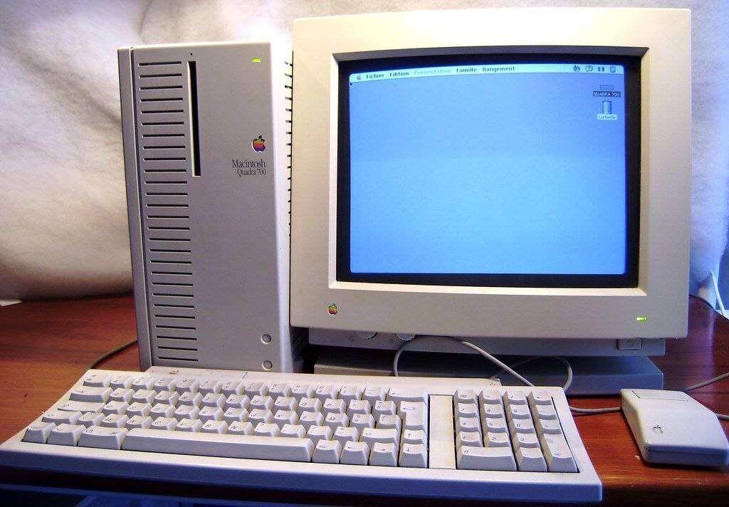 #Apple Mac Quadra 700 ( 1991 )