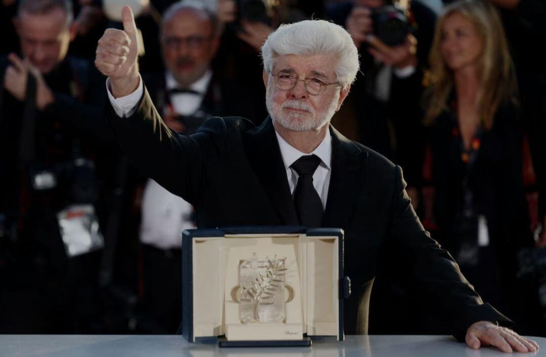 George Lucas poses with the Honorary…