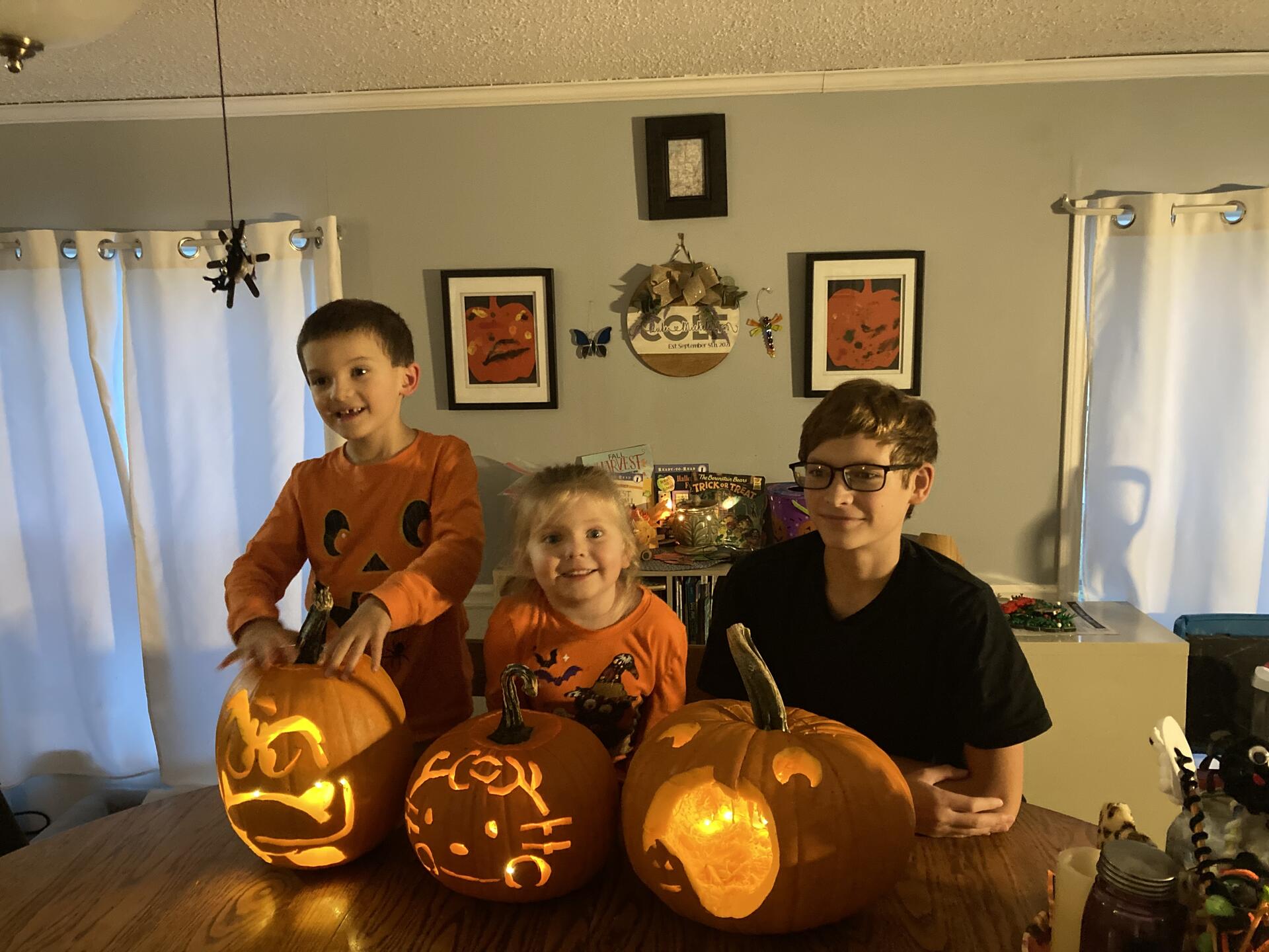 The kids with their pumpkins #halloween…