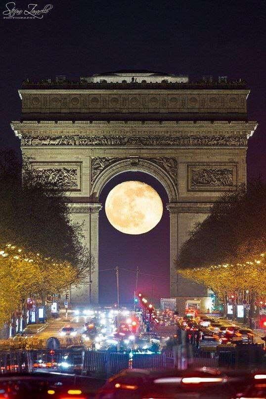 The moon through the Arc de…