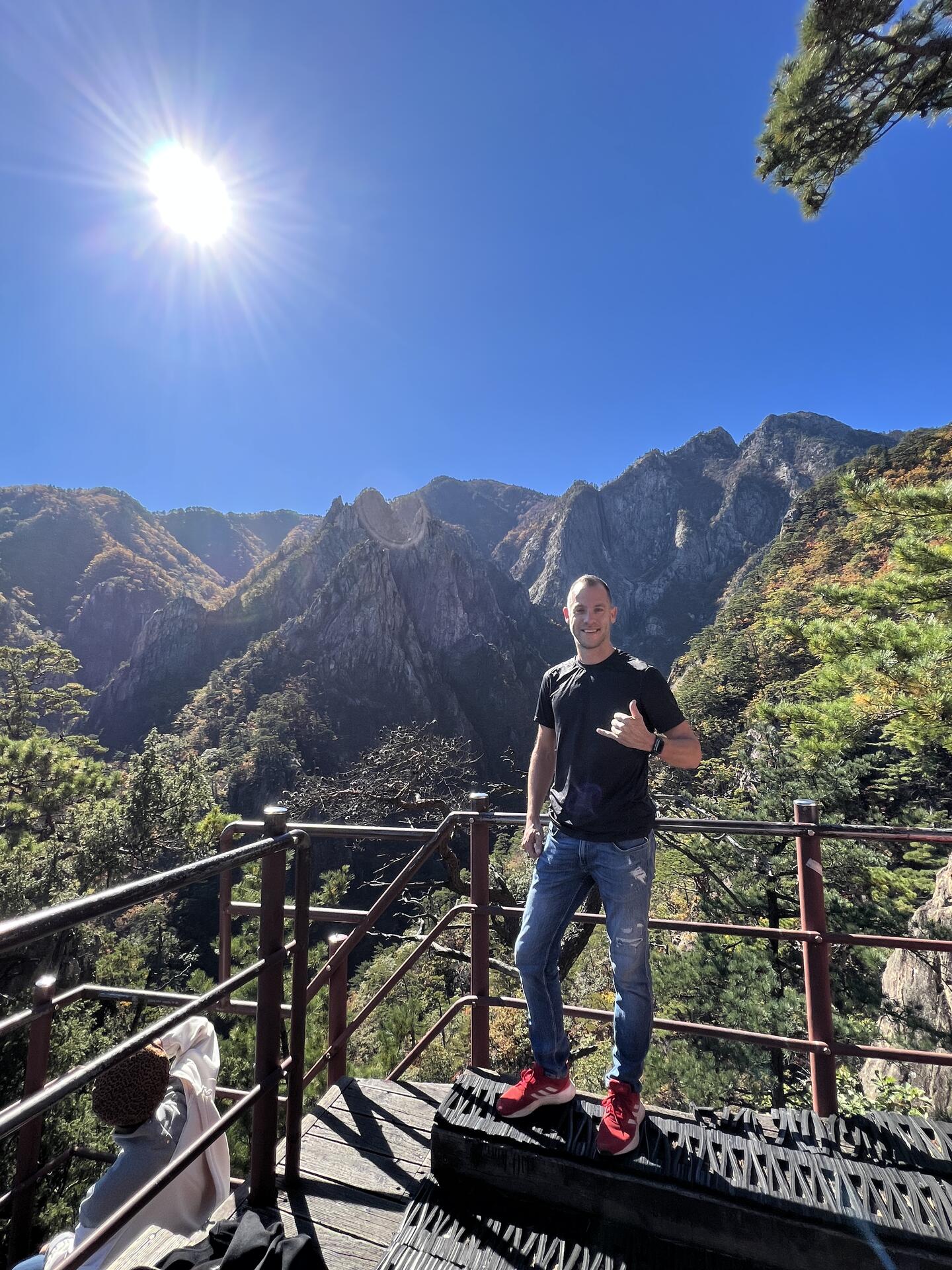 A day hiking 🥾⛰️🤙 Seoraksan National Park…