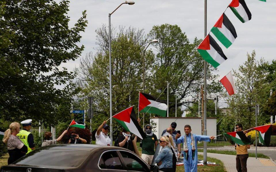 Poland 🇵🇱: A pro-Palestinian group disrupted…