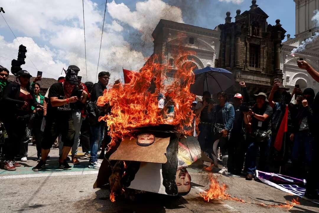 Demonstrators burn cardboard representations of Ecuador'…