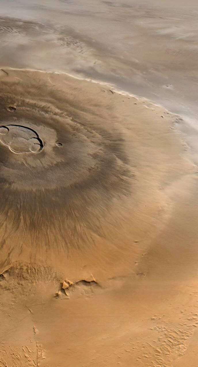 The extinct Martian volcano Olympus, captured…