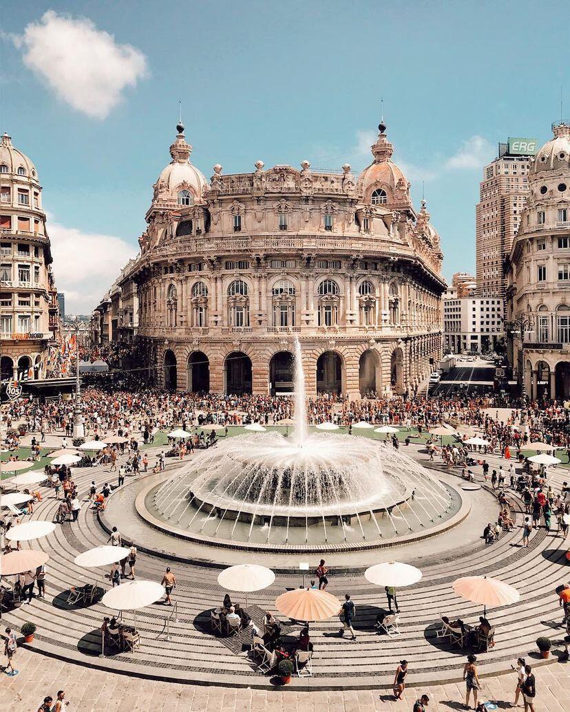 📍Piazza De Ferrari. Genoa, Itália 🇮🇹…