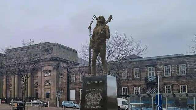 A statue of #Lemmy Kilmister will…