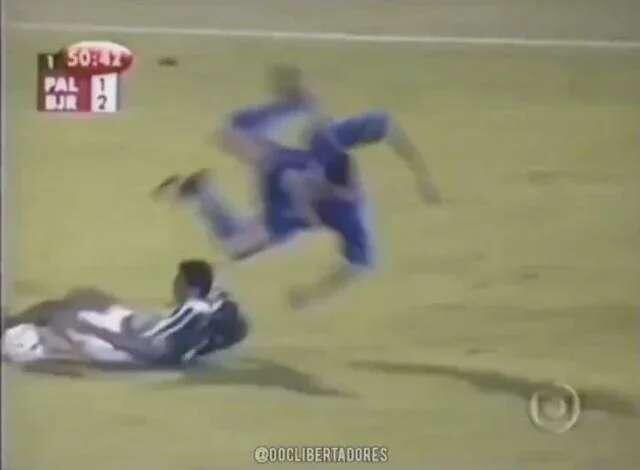 Jogador é expulso apos fazer símbolo…
