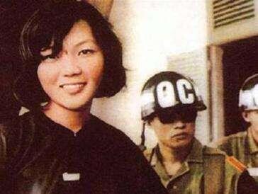 Thị Thắng smiling after receiving a…