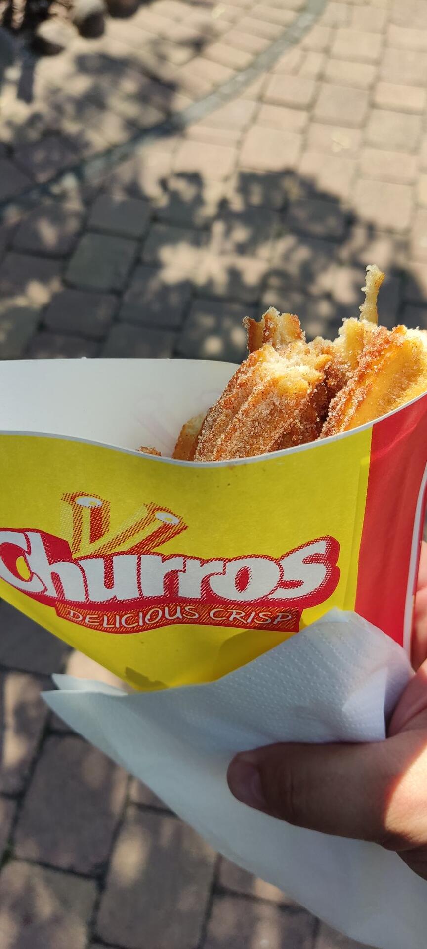 Buying the dipq mit churros #foodstr