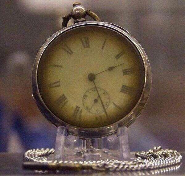 A watch recovered from the #Titanic.…