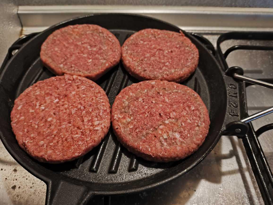 Saturday Night is burger π night. Timeβ¦