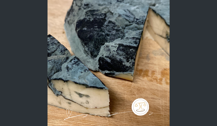 Cover image for Vegan Blue Wonder: Cashew-Based Blue Cheese Masterpiece